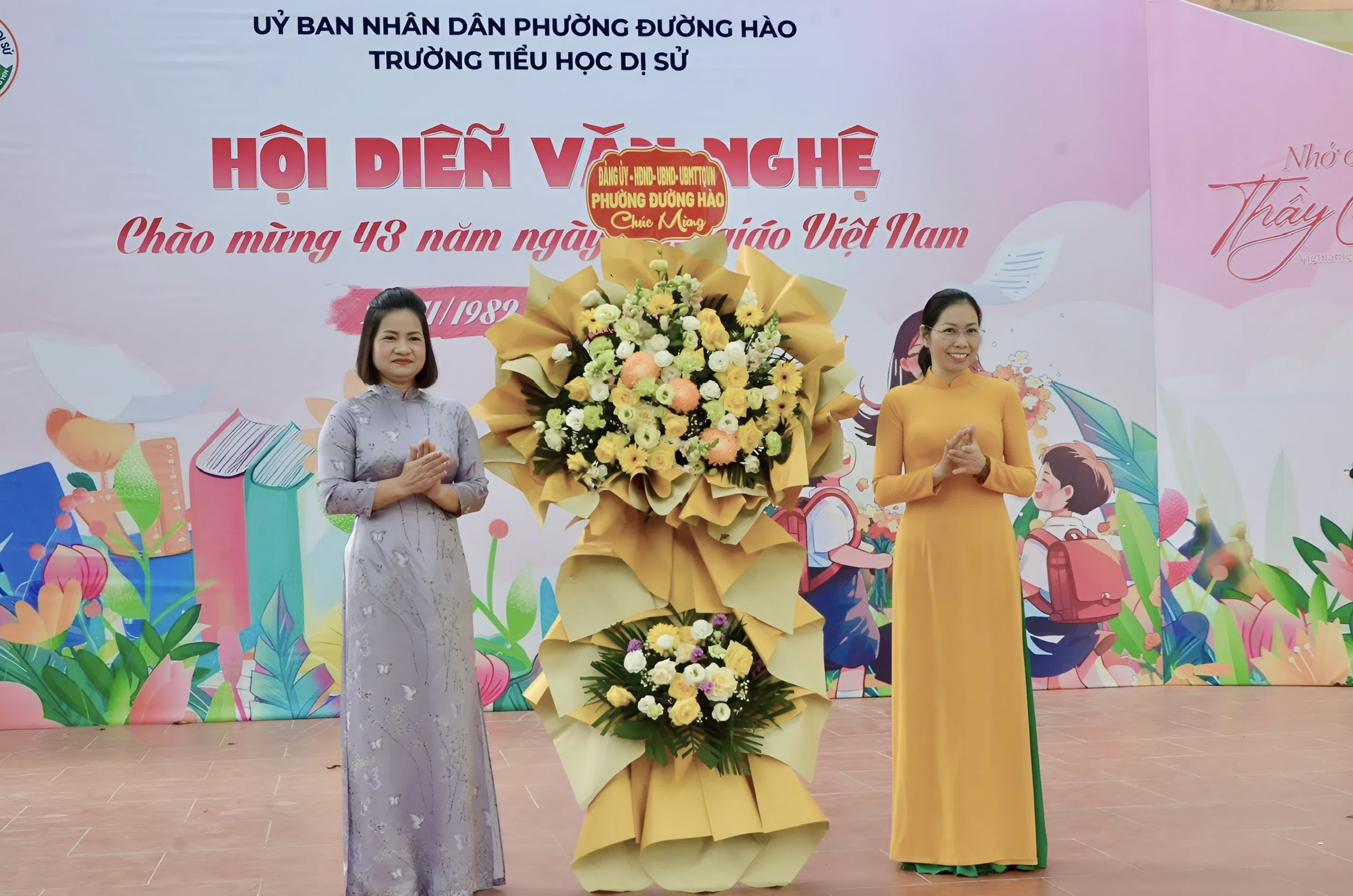 Lãnh đạo phường Đường Hào chúc mừng Ngày Nhà giáo Việt Nam 20/11