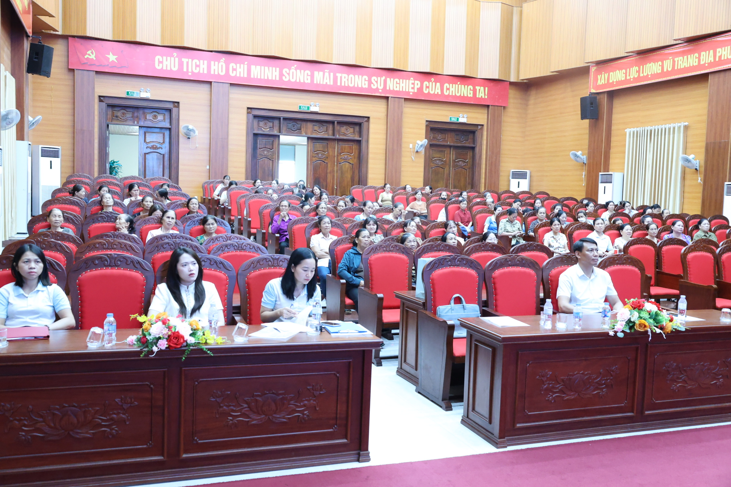 Hội LHPN phường Đường Hào tuyên truyền phân loại rác thải hữu cơ tại hộ gia đình