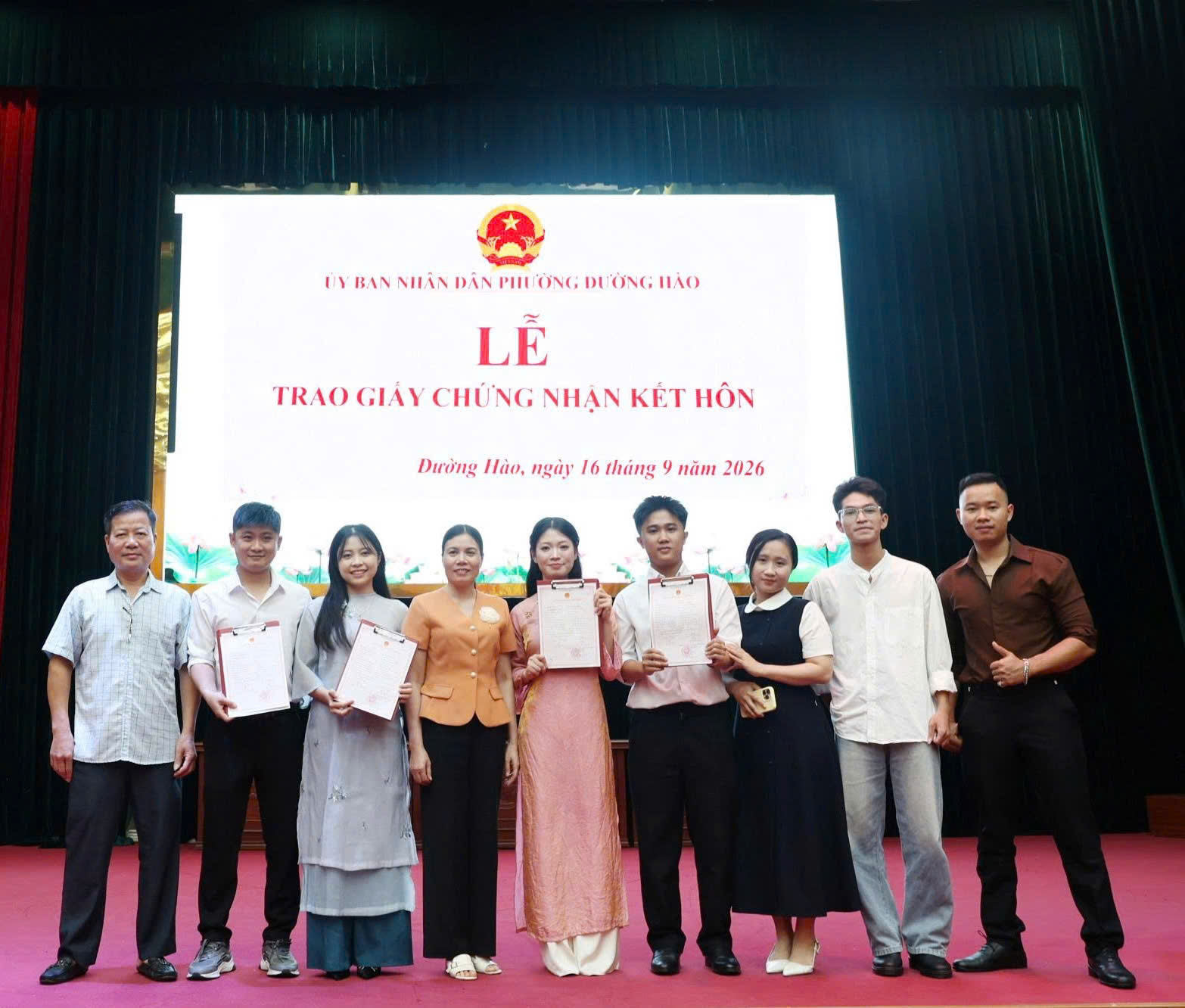 Phường Đường Hào tổ chức lễ trao giấy chứng nhận kết hôn - Lan tỏa mô hình chính quyền phục vụ nhân dân