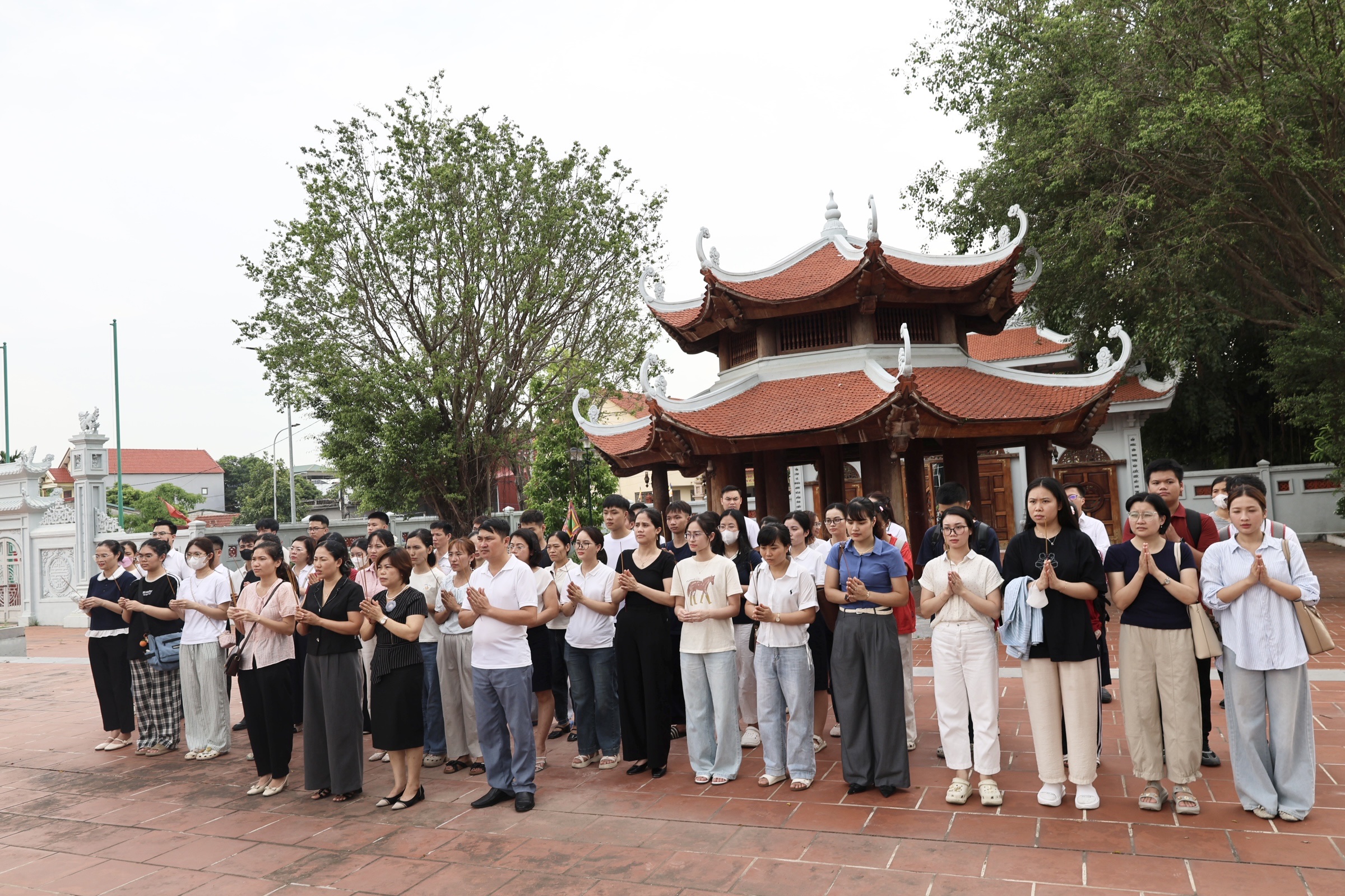 Các học viên (lớp 2) bồi dưỡng nhận thức về Đảng năm 2026 nghiên cứu thực tế tại các địa chỉ đỏ