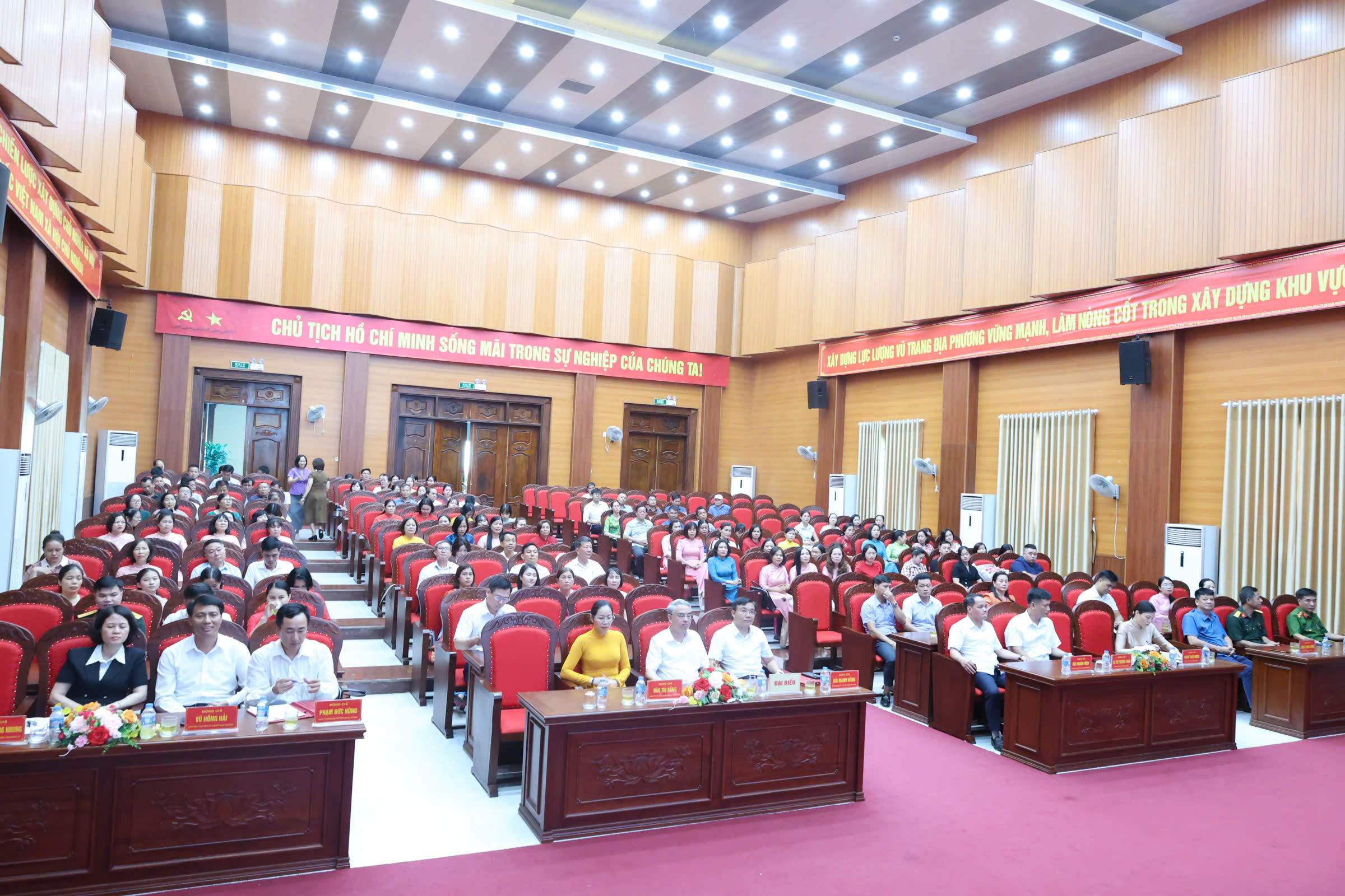 Phường Đường Hào công bố các quyết định về thành lập trường học, Đảng bộ trường học và công tác cán bộ