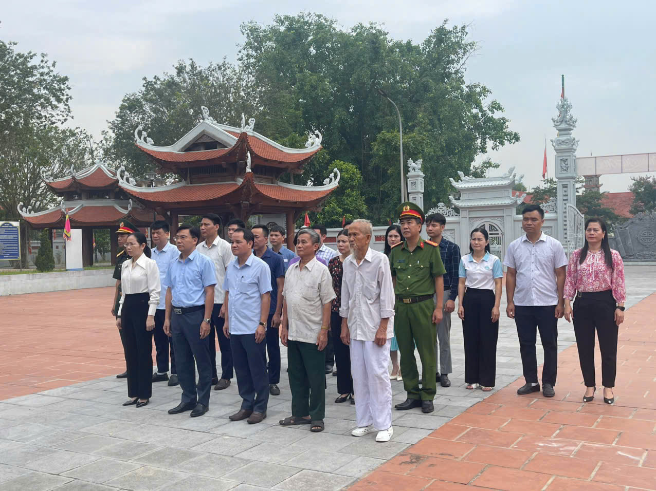 LÃNH ĐẠO PHƯỜNG ĐƯỜNG HÀO DÂNG HƯƠNG TƯỞNG NIỆM TƯỚNG QUÂN NGUYỄN THIỆN THUẬT NHÂN NGÀY GIỖ (HUÝ NHẬT) LẦN THỨ 100