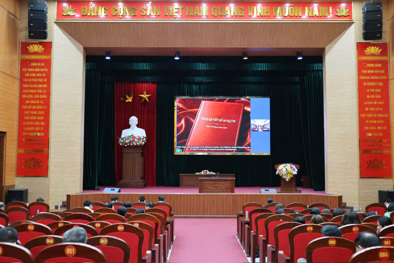 Phường Đường Hào tham dự Hội nghị trực tuyến quán triệt, triển khai Nghị quyết số 10-NQ/TW của Bộ Chính trị