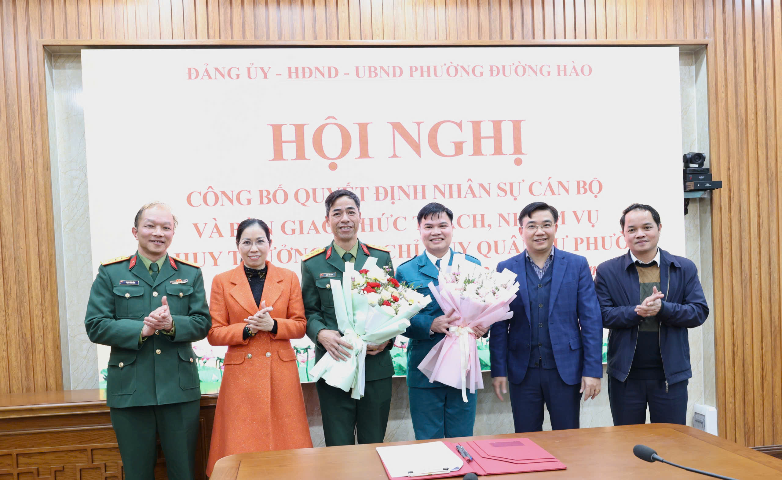 Công bố quyết định nhân sự cán bộ và bàn giao chức trách, nhiệm vụ chỉ huy trưởng ban chỉ huy quân sự phường Đường Hào