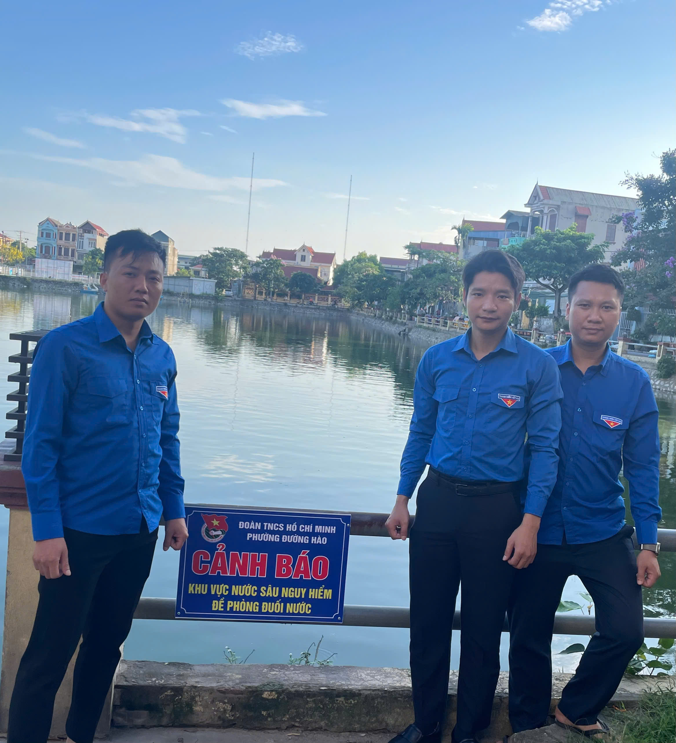 Phường Đường Hào tăng cường cắm biển cảnh báo phòng, chống đuối nước