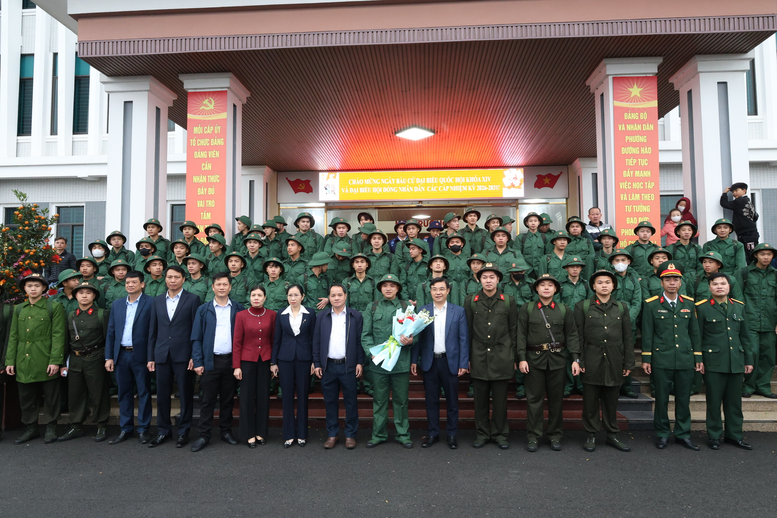 Phường Đường Hào tham gia Lễ giao nhận quân năm 2026 tại điểm số 1 - Ban Chỉ huy Phòng thủ khu vực 1, Yên Mỹ