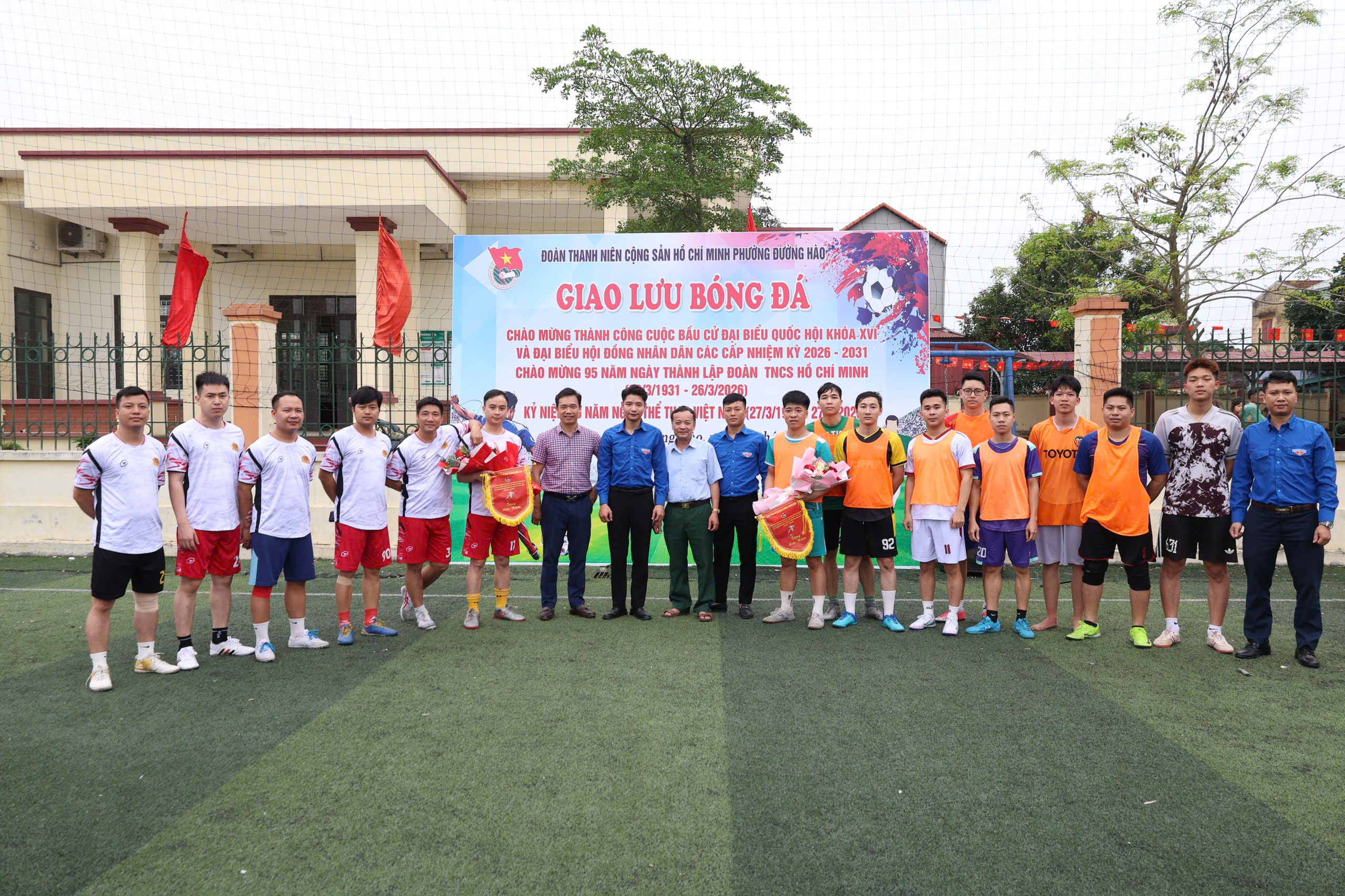 Đoàn phường Đường Hào tổ chức giao lưu bóng đá chào mừng các sự kiện chính trị trọng đại