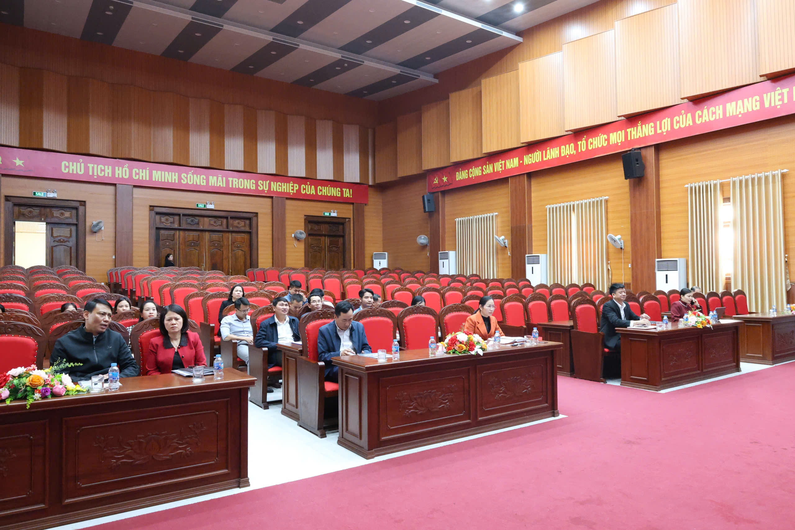 Đảng uỷ các cơ quan Đảng phường Đường Hào tổ chức hội nghị tổng kết công tác xây dựng Đảng năm 2025