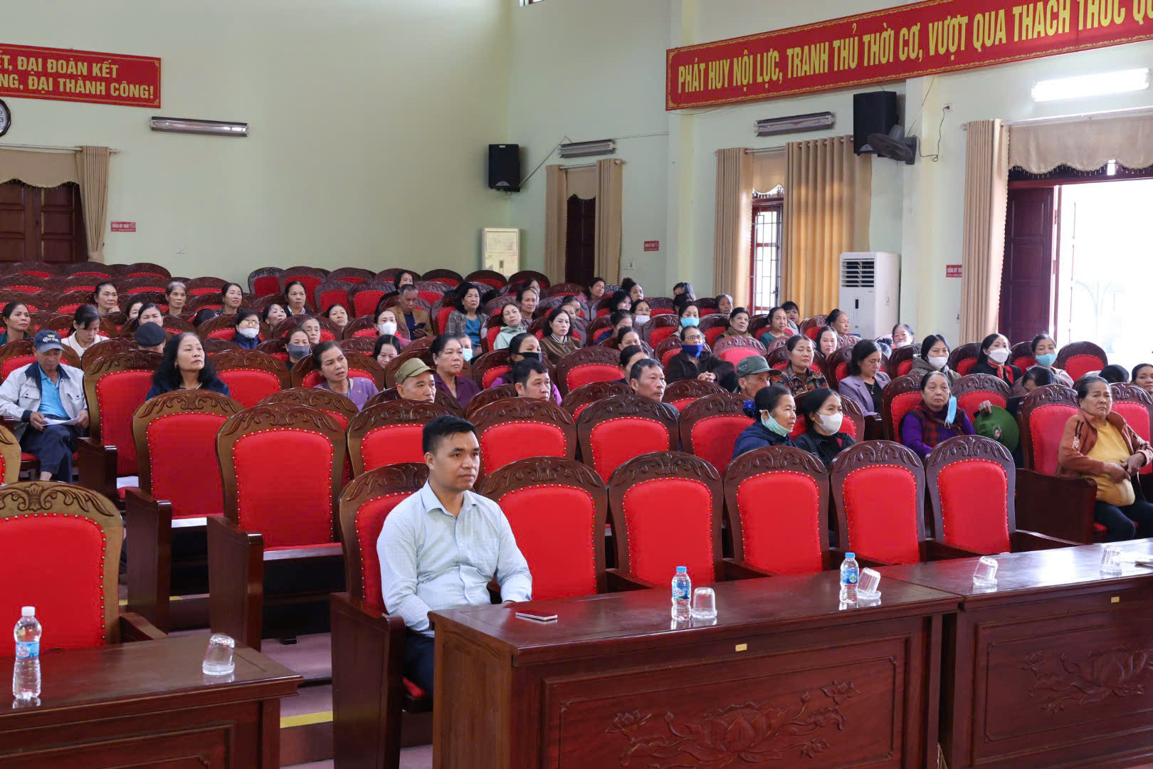 Hội Nông dân phường Đường Hào tổ chức tập huấn kỹ thuật trồng và chăm sóc cây vụ đông cho hội viên nông dân