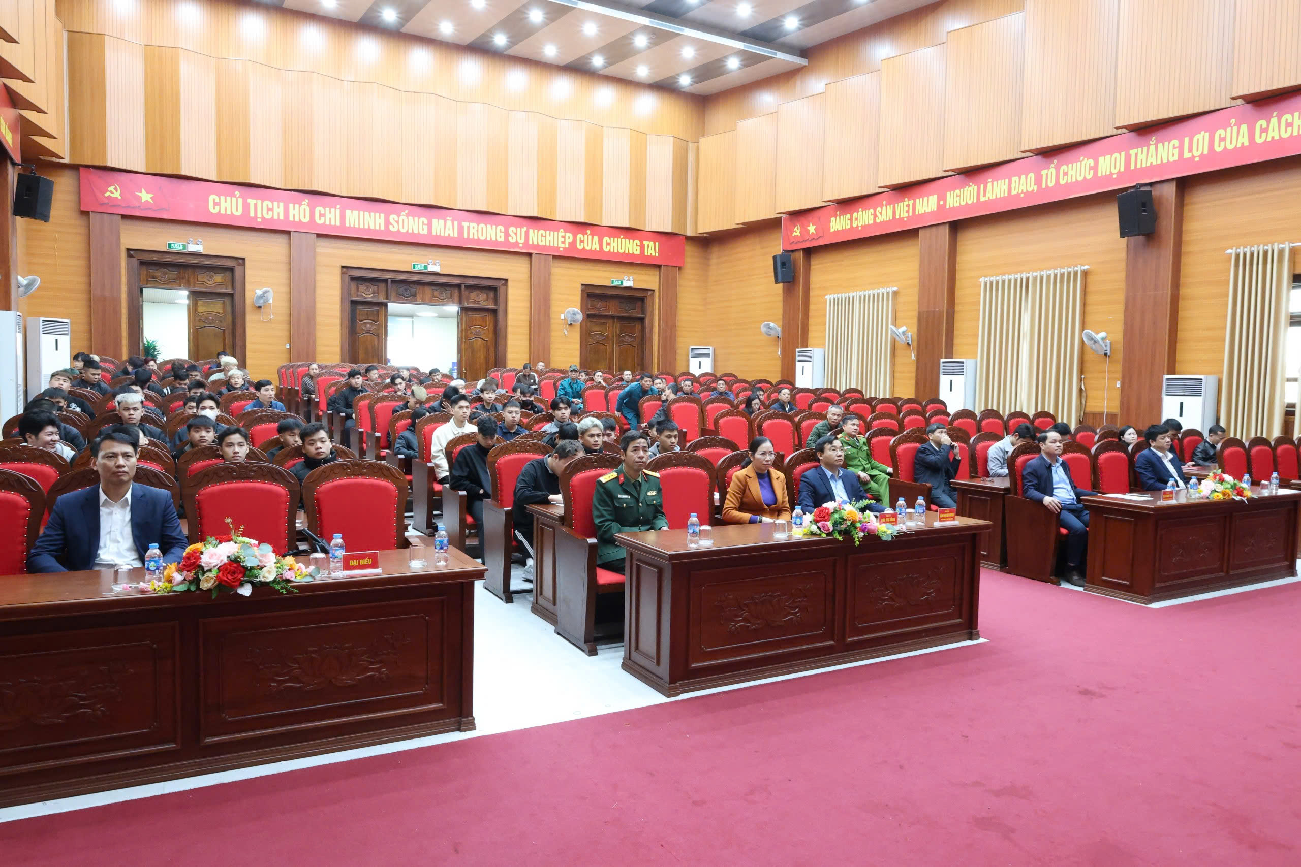 Hội nghị trao quyết định gọi công dân nhập ngũ và thực hiện nghĩa vụ công an nhân dân 2026