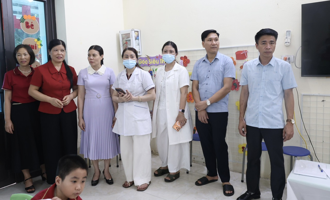 Phường Đường Hào tổ chức khám sức khỏe định kỳ cho trẻ em dưới 06 tuổi tại các Trường mầm non năm 2026