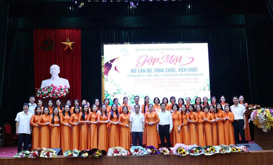 Phường Đường Hào tổ chức gặp mặt nữ cán bộ, công chức, viên chức nhân kỷ niệm 96 năm ngày thành lập Hội liên hiệp phụ nữ Việt Nam
